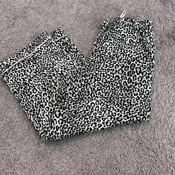 Joyspun Animal Print Women’s PJ Set w Pockets

Size M - Picture 8 of 13
